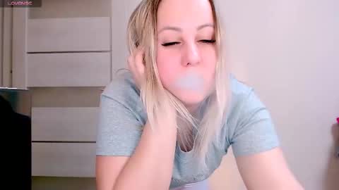 Snapshot of not_nakedcat chatting on November 6, 2025, 5:14 pm hi glad to chat online show from November 6, 2025, 5:14 pm