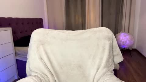 Snapshot of notamericanpie23 chatting on November 18, 2025, 8:24 pm Tina online show from November 18, 2025, 8:24 pm