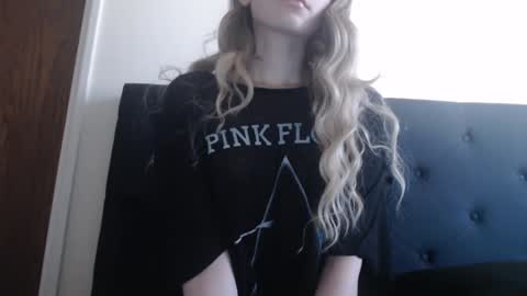 Snapshot of novafrey chatting on March 8, 2025, 4:39 pm Olivia online show from March 8, 2025, 4:39 pm