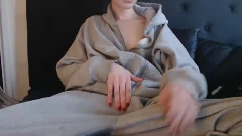 Snapshot of novafrey chatting on September 26, 2025, 1:26 pm Olivia online show from September 26, 2025, 1:26 pm