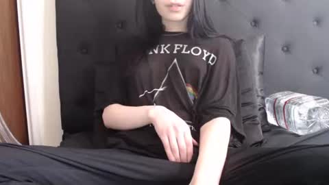 Olivia online show from December 2, 2025, 6:14 pm