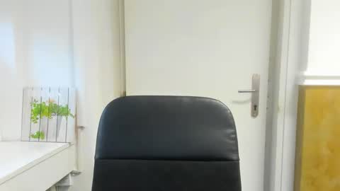 Snapshot of novasmilee chatting on December 17, 2025, 11:49 am novasmilee online show from December 17, 2025, 11:49 am