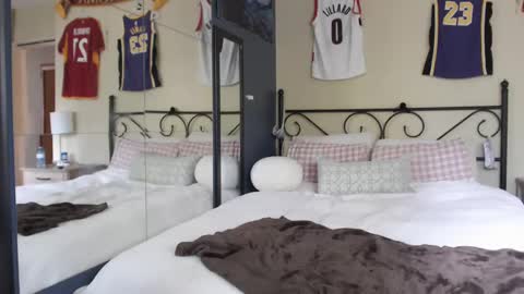 Nick and Tiffany online show from October 6, 2025, 5:21 pm