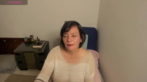 Snapshot of nuit_rose chatting on September 17, 2025, 1:51 am nuit_rose online show from September 17, 2025, 1:51 am