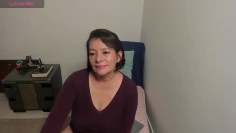 Snapshot of nuit_rose chatting on October 10, 2025, 2:43 am nuit_rose online show from October 10, 2025, 2:43 am