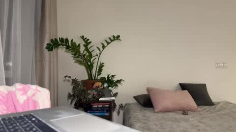 Snapshot of nura_foxx chatting on October 3, 2025, 1:13 am nura_foxx online show from October 3, 2025, 1:13 am