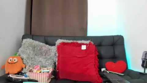 Nia online show from January 19, 2025, 5:05 am