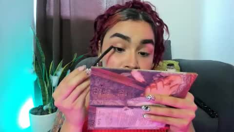 Nia online show from October 27, 2025, 8:35 pm