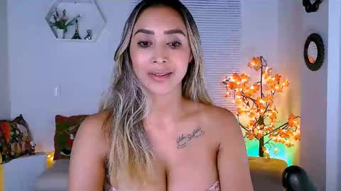 Snapshot of nycole_1988 chatting on December 19, 2024, 5:40 am Nycole online show from December 19, 2024, 5:40 am