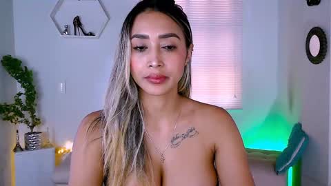 Snapshot of nycole_1988 chatting on January 13, 2025, 8:37 pm Nycole online show from January 13, 2025, 8:37 pm