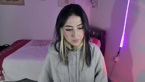 Snapshot of nymph_frida chatting on December 4, 2024, 10:02 am Frida online show from December 4, 2024, 10:02 am