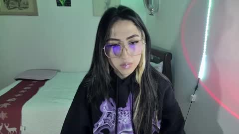 Snapshot of nymph_frida chatting on December 13, 2024, 3:27 am Frida online show from December 13, 2024, 3:27 am