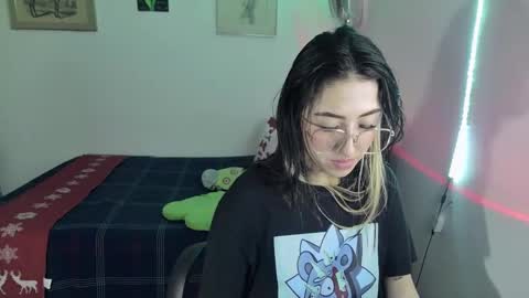 Snapshot of nymph_frida chatting on December 26, 2024, 2:16 pm Frida online show from December 26, 2024, 2:16 pm