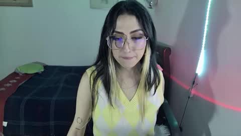 Snapshot of nymph_frida chatting on January 1, 2025, 8:13 am Frida online show from January 1, 2025, 8:13 am