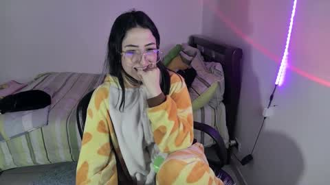 Snapshot of nymph_frida chatting on February 24, 2025, 12:59 pm Frida online show from February 24, 2025, 12:59 pm