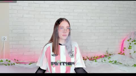 Kat online show from November 12, 2025, 5:46 pm