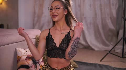 Snapshot of nyrobinova chatting on January 29, 2025, 4:05 am nyrobinova online show from January 29, 2025, 4:05 am