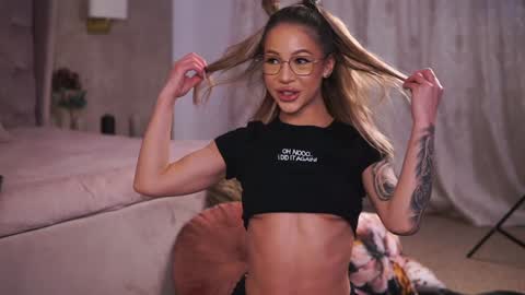 Snapshot of nyrobinova chatting on January 30, 2025, 4:16 am nyrobinova online show from January 30, 2025, 4:16 am