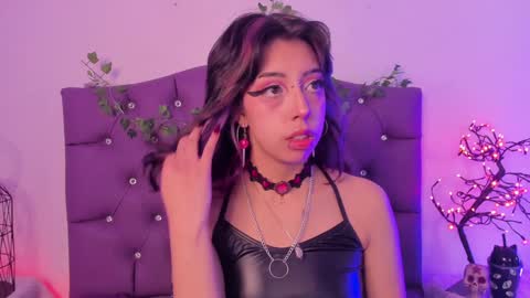 Snapshot of nyx_nayla chatting on December 3, 2024, 11:01 am online show from December 3, 2024, 11:01 am