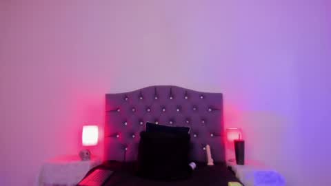 Snapshot of nyx_nayla chatting on February 6, 2025, 6:40 am online show from February 6, 2025, 6:40 am