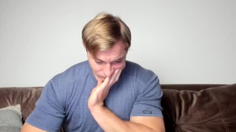 Snapshot of o_r_b_i_t chatting on December 4, 2024, 12:14 pm o_r_b_i_t online show from December 4, 2024, 12:14 pm