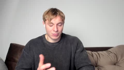 Snapshot of o_r_b_i_t chatting on December 14, 2024, 6:09 pm o_r_b_i_t online show from December 14, 2024, 6:09 pm