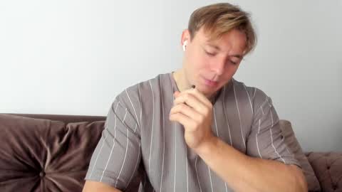 Snapshot of o_r_b_i_t chatting on December 18, 2024, 9:58 am o_r_b_i_t online show from December 18, 2024, 9:58 am