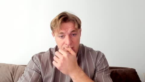 Snapshot of o_r_b_i_t chatting on December 19, 2024, 10:24 am o_r_b_i_t online show from December 19, 2024, 10:24 am