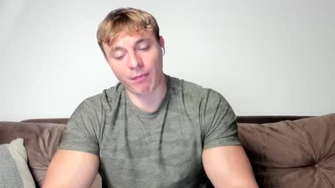 Snapshot of o_r_b_i_t chatting on February 6, 2025, 4:14 pm o_r_b_i_t online show from February 6, 2025, 4:14 pm