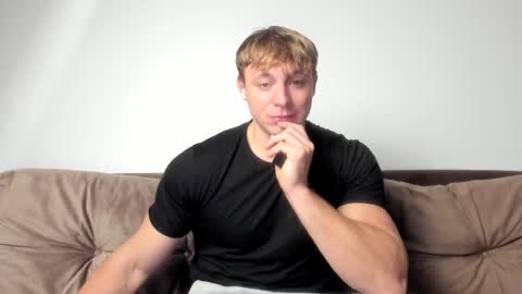 Snapshot of o_r_b_i_t chatting on February 14, 2025, 5:03 pm o_r_b_i_t online show from February 14, 2025, 5:03 pm