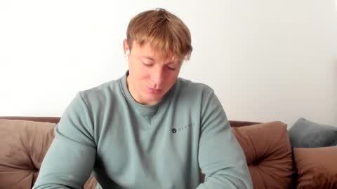 Snapshot of o_r_b_i_t chatting on February 19, 2025, 9:28 am o_r_b_i_t online show from February 19, 2025, 9:28 am