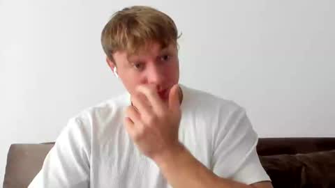 Snapshot of o_r_b_i_t chatting on February 23, 2025, 9:22 am o_r_b_i_t online show from February 23, 2025, 9:22 am