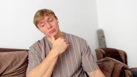 Snapshot of o_r_b_i_t chatting on March 5, 2025, 10:11 am o_r_b_i_t online show from March 5, 2025, 10:11 am