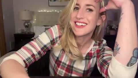 Snapshot of officiallyonlytams chatting on December 25, 2024, 3:29 am Tams online show from December 25, 2024, 3:29 am