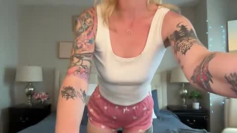 Snapshot of officiallyonlytams chatting on September 14, 2025, 3:00 pm Tams online show from September 14, 2025, 3:00 pm