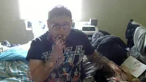 oscar flores online show from December 5, 2025, 5:42 pm