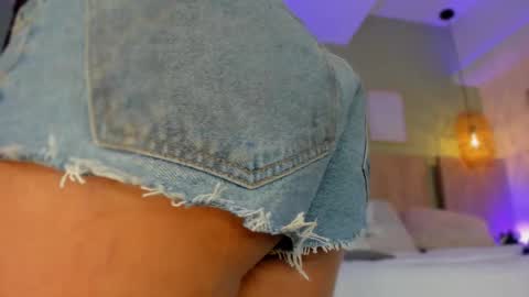 Snapshot of oh_hollyy chatting on November 25, 2025, 11:32 am Holly online show from November 25, 2025, 11:32 am