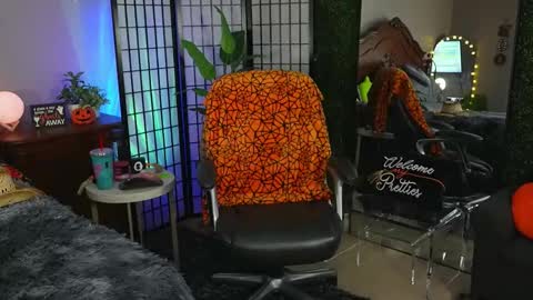 Gray online show from October 31, 2025, 4:08 pm