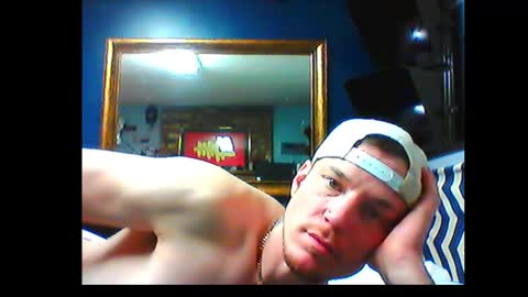 Snapshot of oh_you_know69 chatting on December 13, 2024, 4:33 am who dares  toss me some  tips lets have fun online show from December 13, 2024, 4:33 am