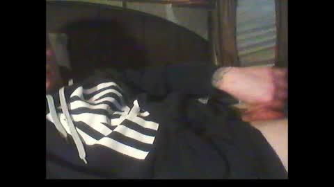 Snapshot of oh_you_know69 chatting on February 13, 2025, 4:54 am who dares  toss me some  tips lets have fun online show from February 13, 2025, 4:54 am