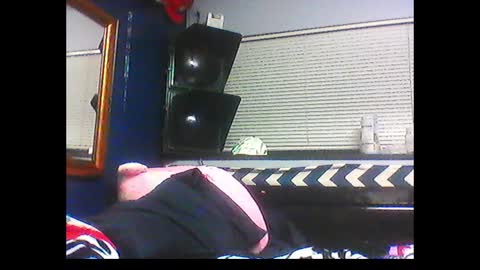 Snapshot of oh_you_know69 chatting on February 18, 2025, 4:37 am who dares  toss me some  tips lets have fun online show from February 18, 2025, 4:37 am