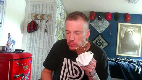 Snapshot of oh_you_know69 chatting on September 27, 2025, 11:10 pm who dares  toss me some  tips lets have fun online show from September 27, 2025, 11:10 pm