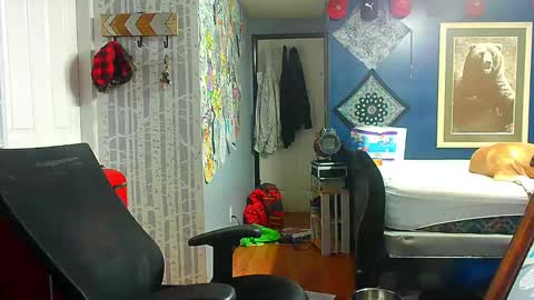 Snapshot of oh_you_know69 chatting on October 1, 2025, 12:38 am who dares  toss me some  tips lets have fun online show from October 1, 2025, 12:38 am