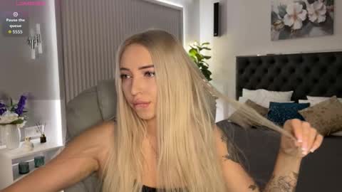 Snapshot of ohmyemma chatting on September 23, 2025, 2:14 am Emma online show from September 23, 2025, 2:14 am