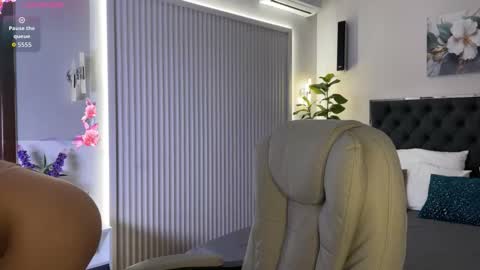 Snapshot of ohmyemma chatting on October 1, 2025, 1:33 am Emma online show from October 1, 2025, 1:33 am