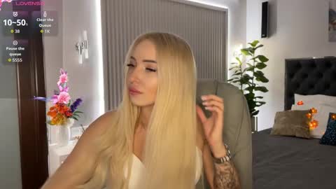 Snapshot of ohmyemma chatting on October 3, 2025, 11:46 pm Emma online show from October 3, 2025, 11:46 pm