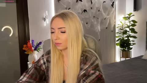 Snapshot of ohmyemma chatting on October 27, 2025, 1:09 am Emma online show from October 27, 2025, 1:09 am