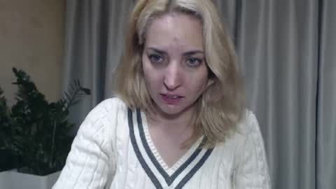 Mari online show from October 12, 2025, 8:52 pm