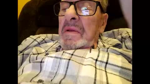 Snapshot of oldaddy2 chatting on October 29, 2025, 4:37 am oldaddy2 online show from October 29, 2025, 4:37 am