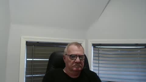 Snapshot of oldguybigd chatting on October 9, 2025, 8:29 pm oldguybigd online show from October 9, 2025, 8:29 pm